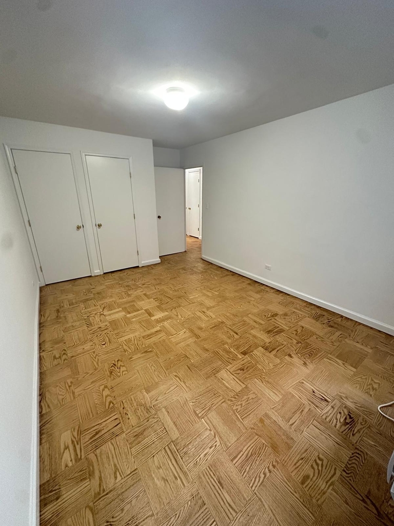 350 West 51st Street - Photo 8