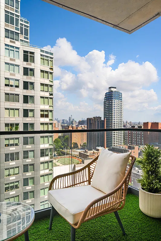 20 Rockwell Place - Photo 2