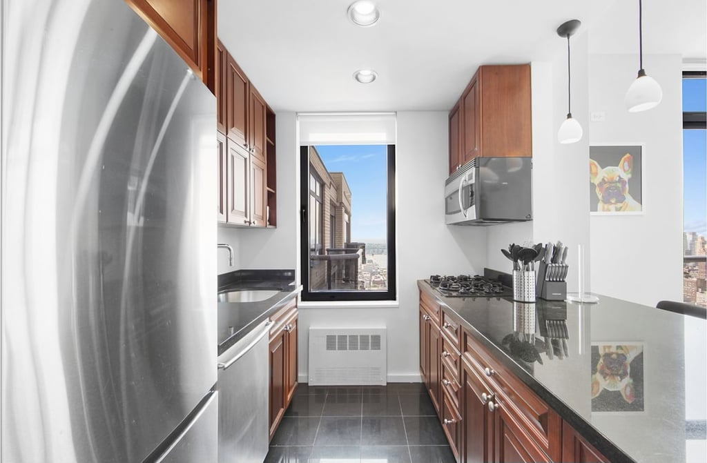 West 48th Street - Photo 6