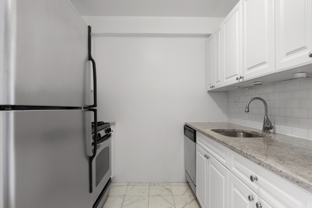 340 East 51st Street - Photo 5