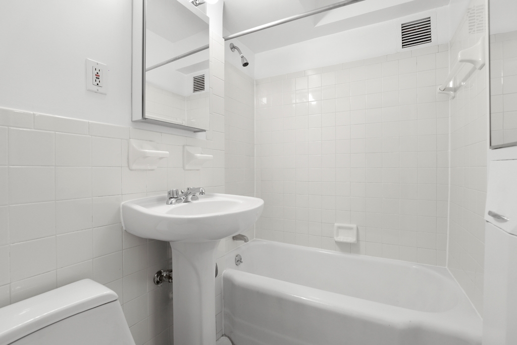 340 East 51st Street - Photo 6