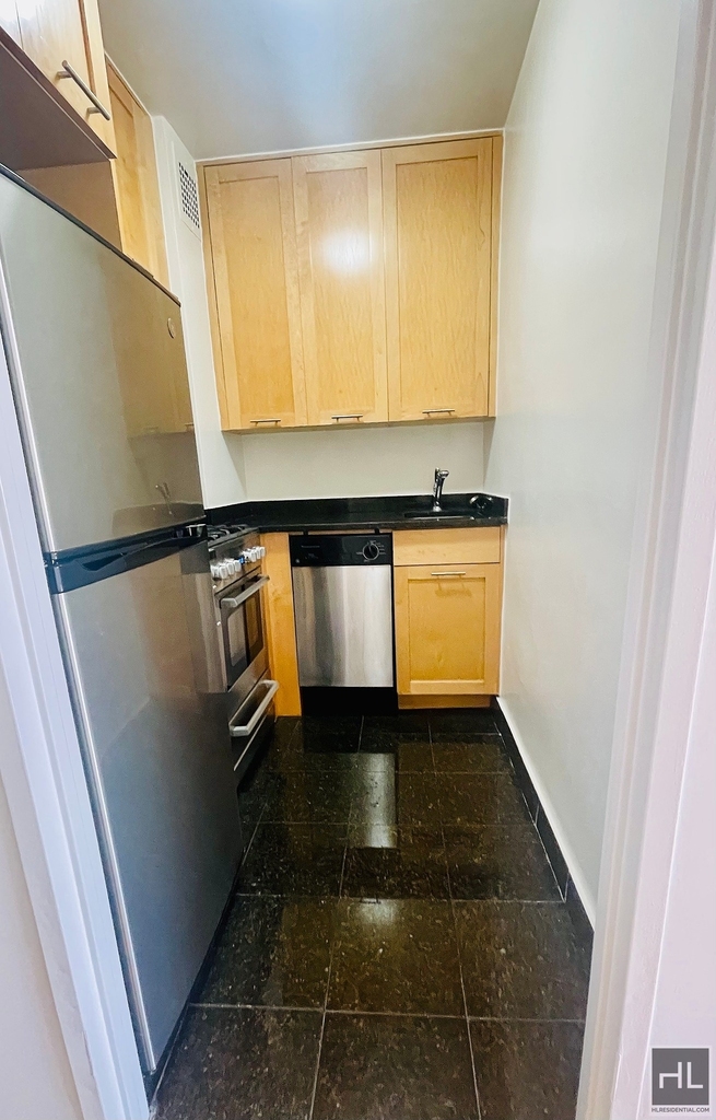 East 36 Street - Photo 2