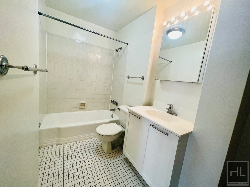 East 36 Street - Photo 4
