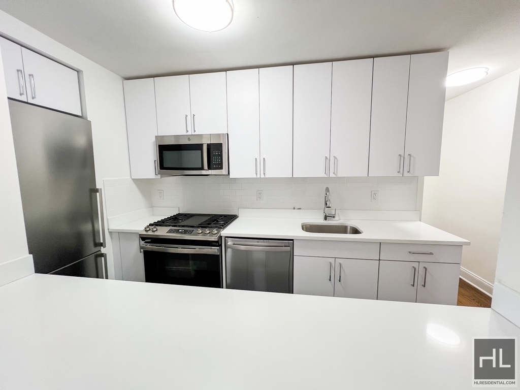 East 89th Street - Photo 5