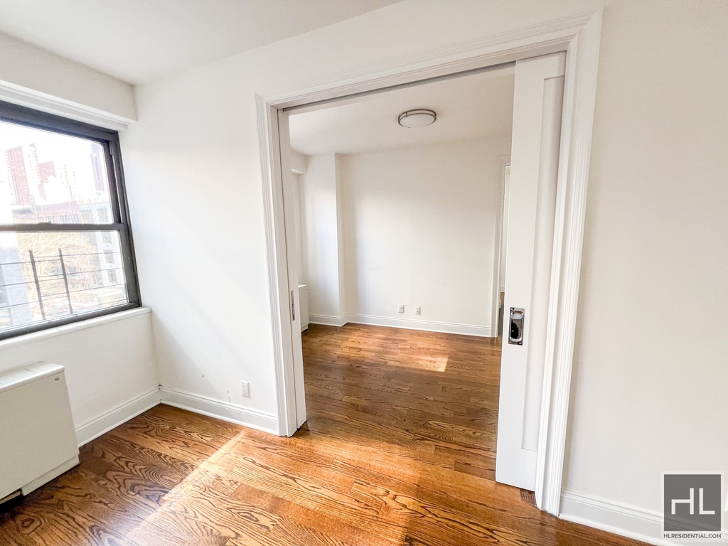 East 89th Street - Photo 3