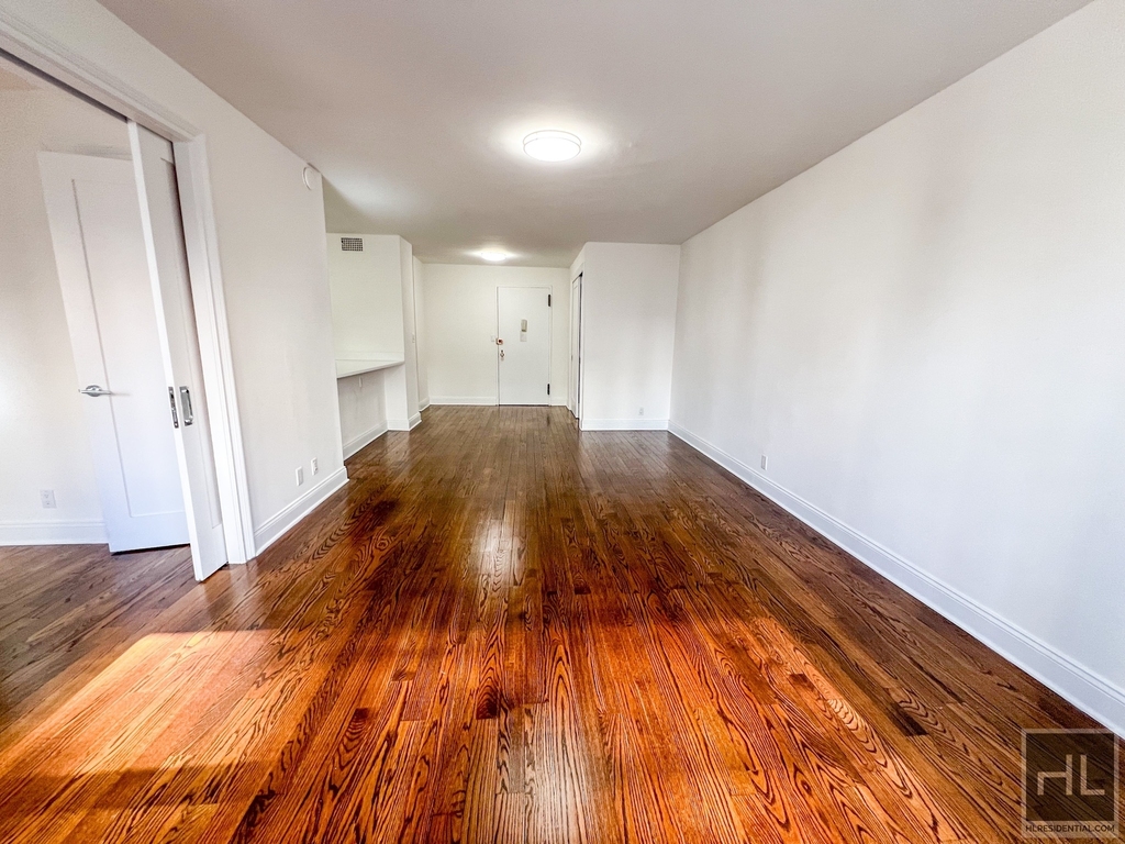 East 89th Street - Photo 2