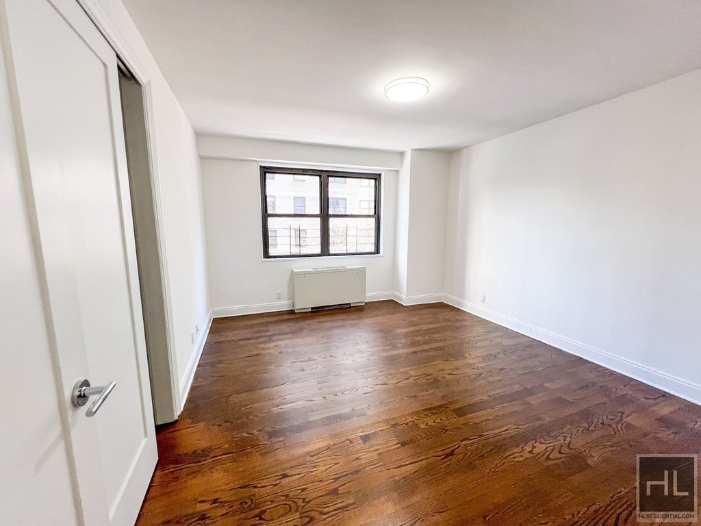 East 89th Street - Photo 4