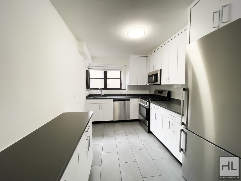 East 89th Street - Photo 3