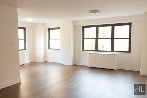 E 16 St - Photo 1