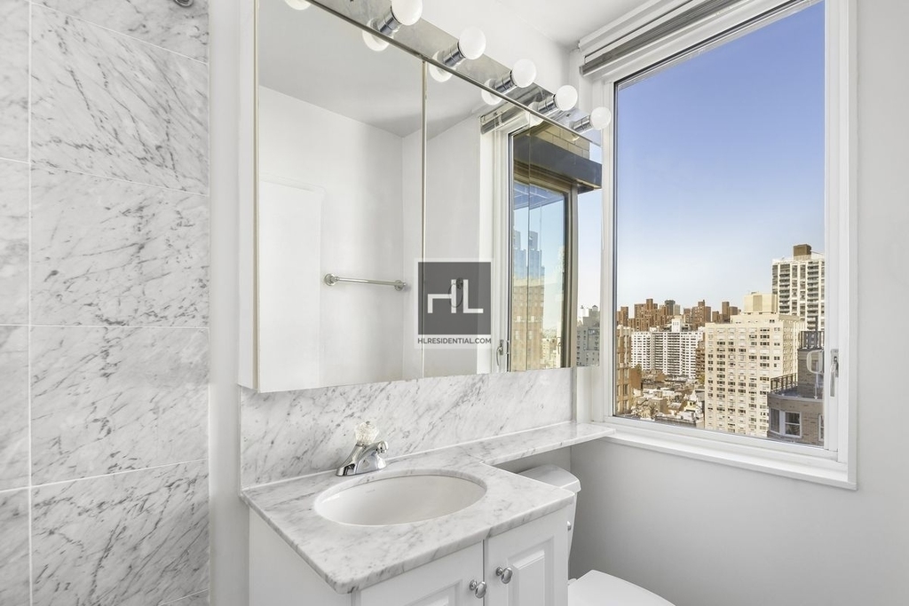 East 80th Street - Photo 3