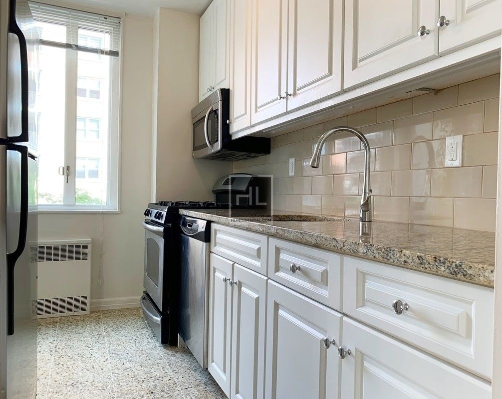 East 80th Street - Photo 2