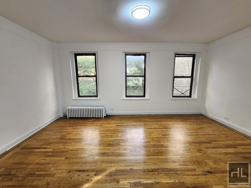 E 58th St - Photo 3