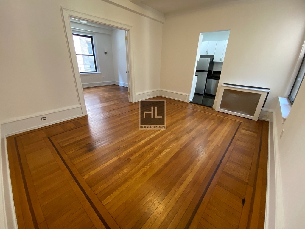West 55 Street - Photo 3