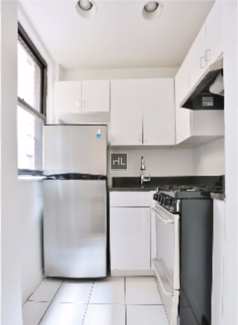 East 46 Street - Photo 2