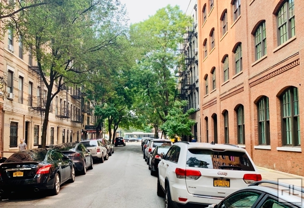Mott Street - Photo 4
