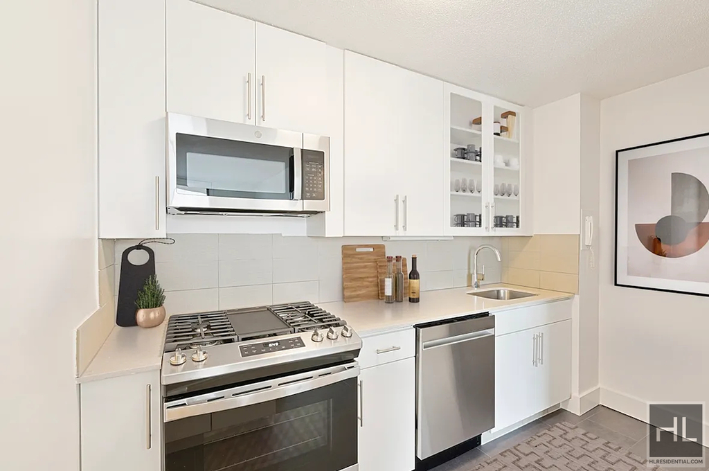 Second Avenue - Photo 3