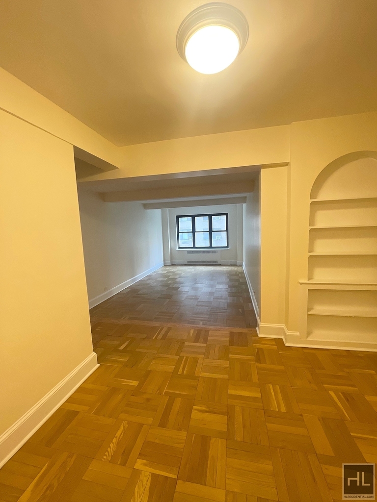 East 56 Street - Photo 3