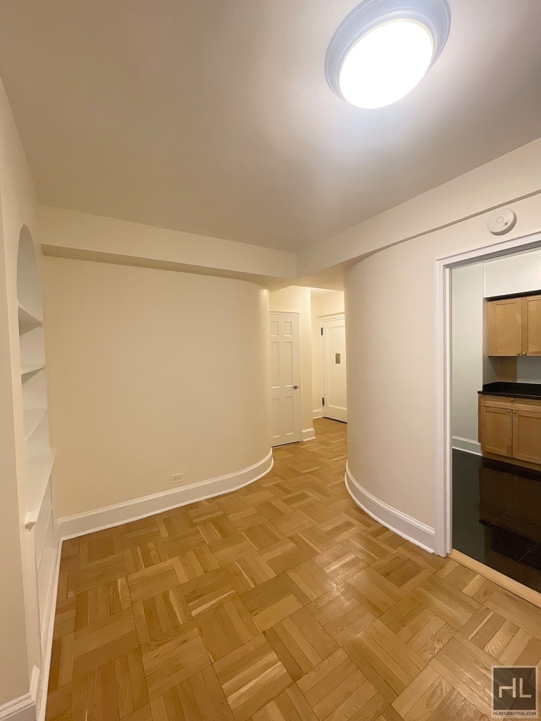 East 56 Street - Photo 13