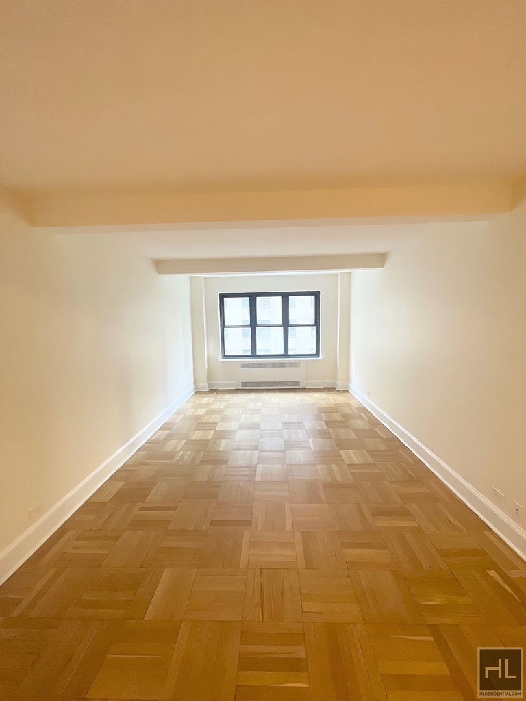 East 56 Street - Photo 0