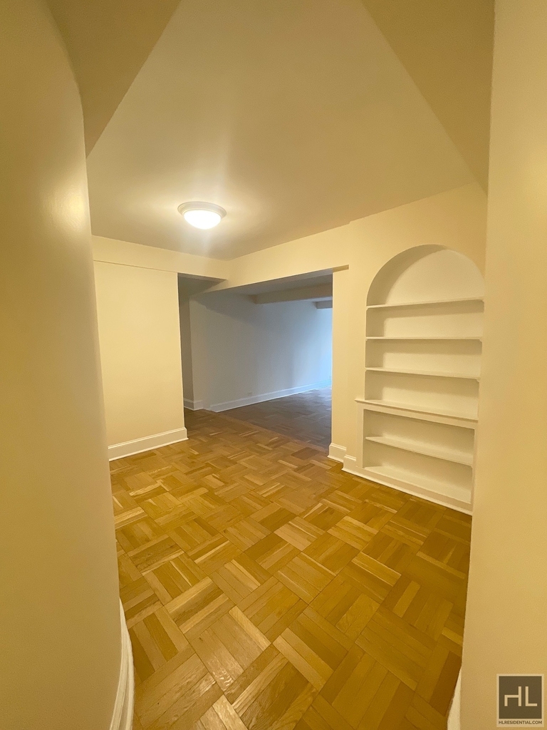 East 56 Street - Photo 12
