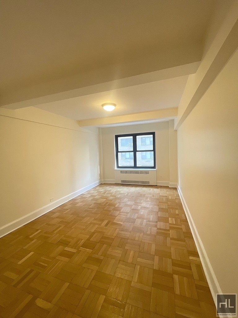 East 56 Street - Photo 4
