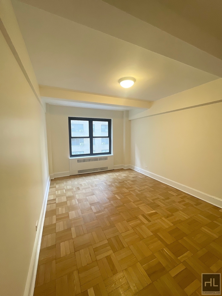 East 56 Street - Photo 5