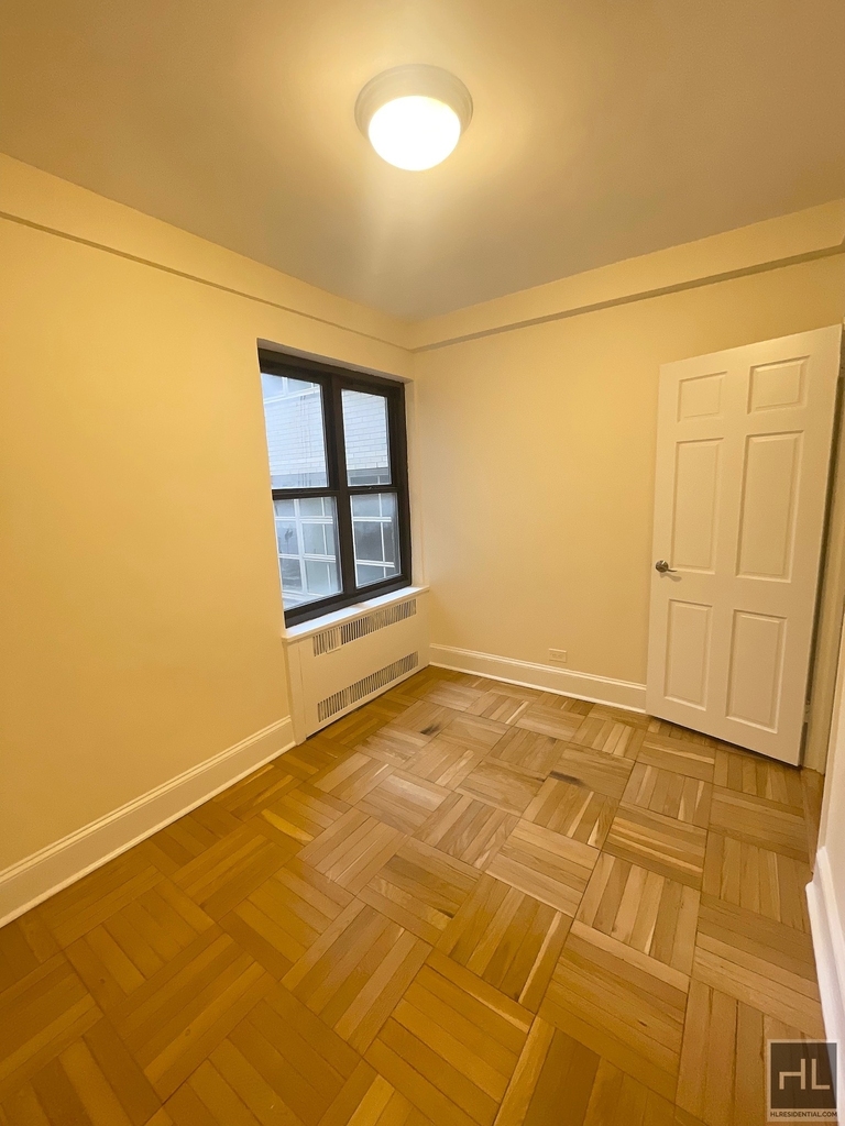 East 56 Street - Photo 8