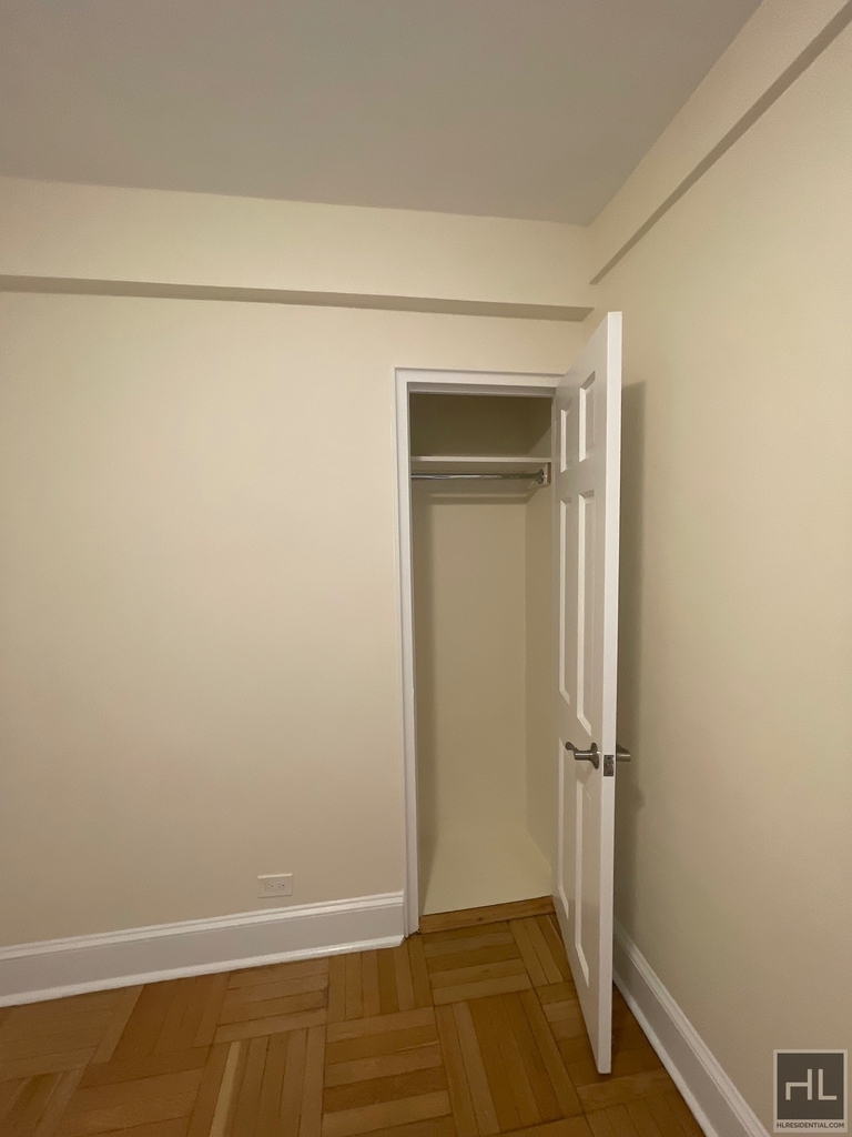 East 56 Street - Photo 9