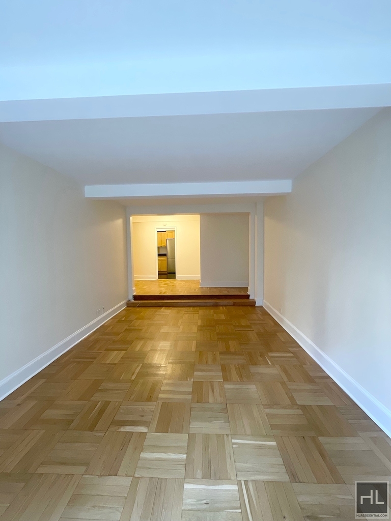 East 56 Street - Photo 2