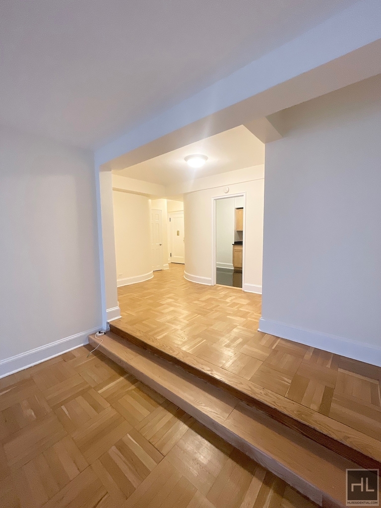 East 56 Street - Photo 10