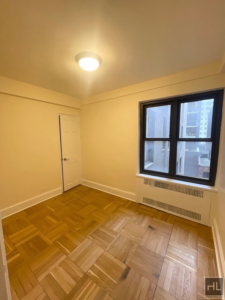 East 56 Street - Photo 7