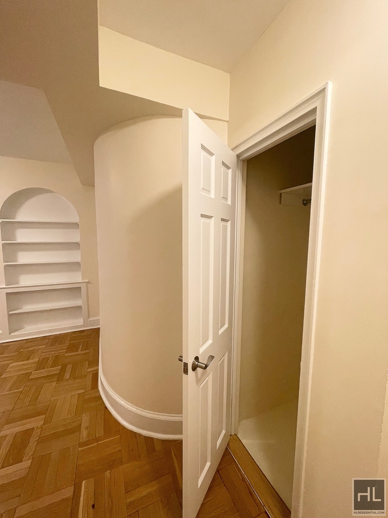 East 56 Street - Photo 19