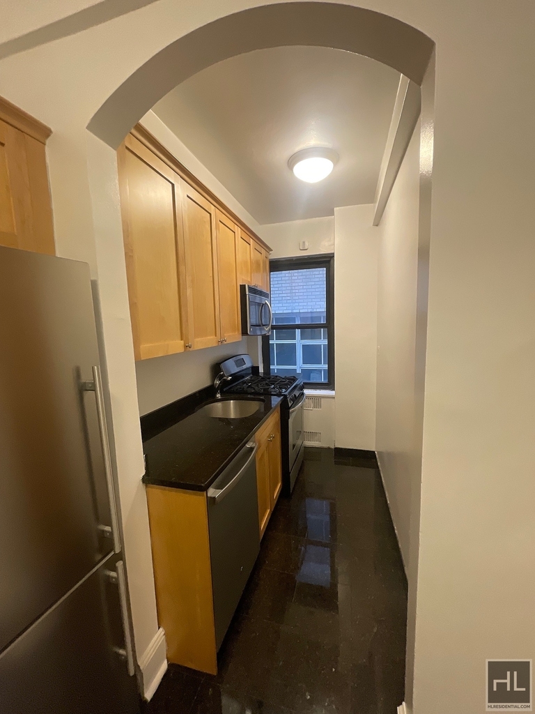 East 56 Street - Photo 14