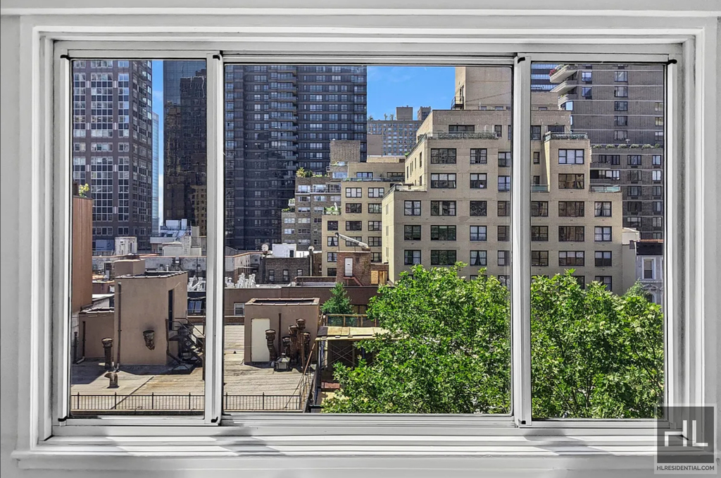 East 51st Street - Photo 8