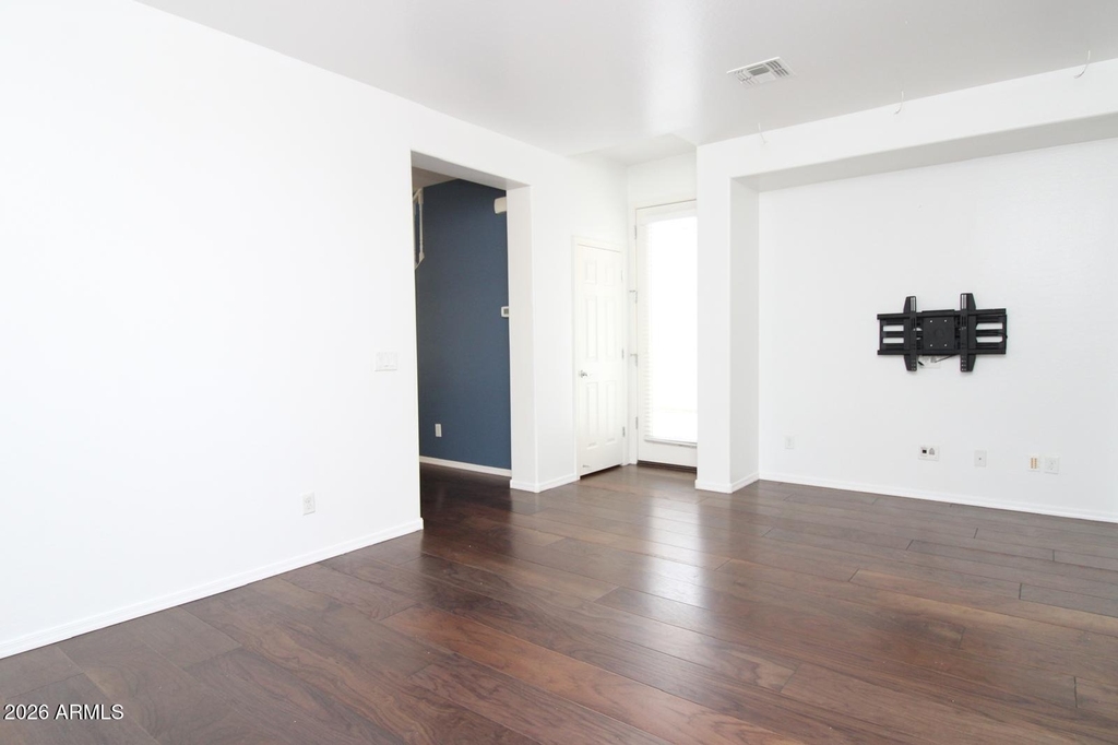 9134 S Roberts Road - Photo 3