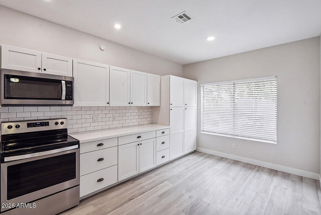 9600 N 96 Th Street - Photo 3