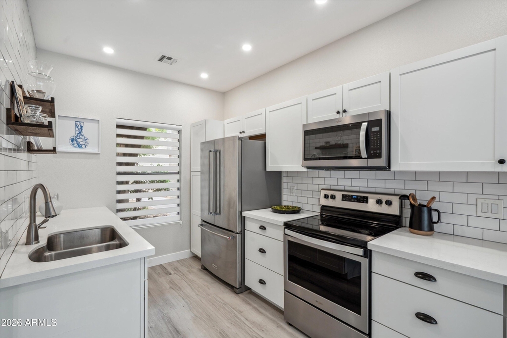 9600 N 96 Th Street - Photo 1