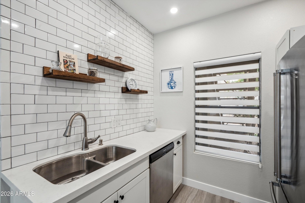 9600 N 96 Th Street - Photo 2