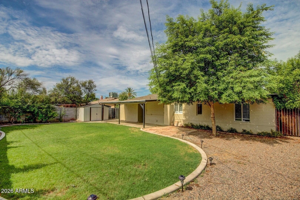 7023 N 11th Place - Photo 12