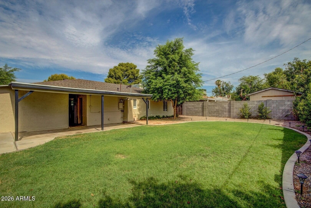 7023 N 11th Place - Photo 11