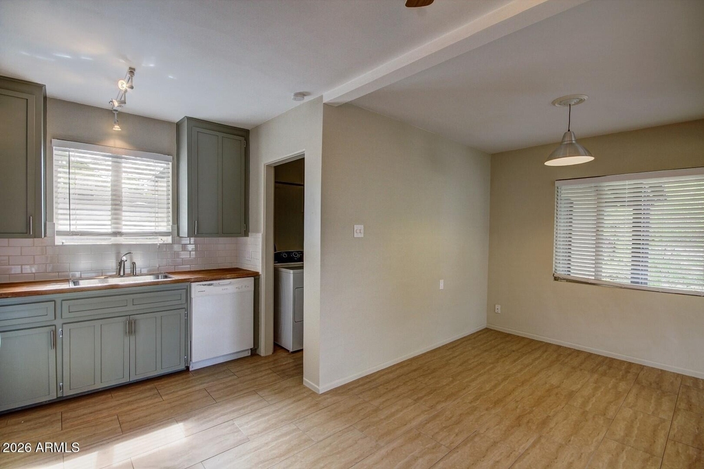 7023 N 11th Place - Photo 6