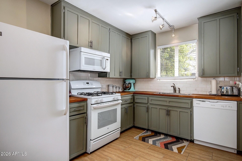 7023 N 11th Place - Photo 3