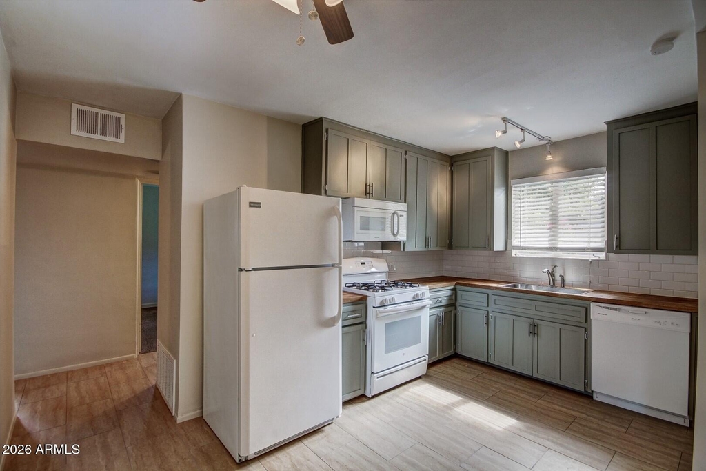 7023 N 11th Place - Photo 4