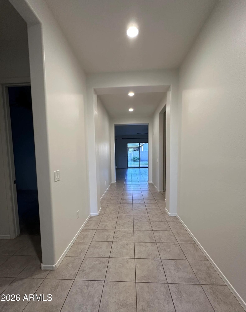 991 E Holland Park Drive - Photo 2