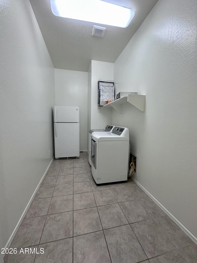 991 E Holland Park Drive - Photo 16