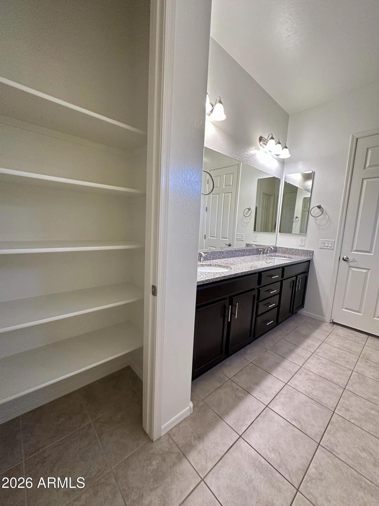 991 E Holland Park Drive - Photo 32