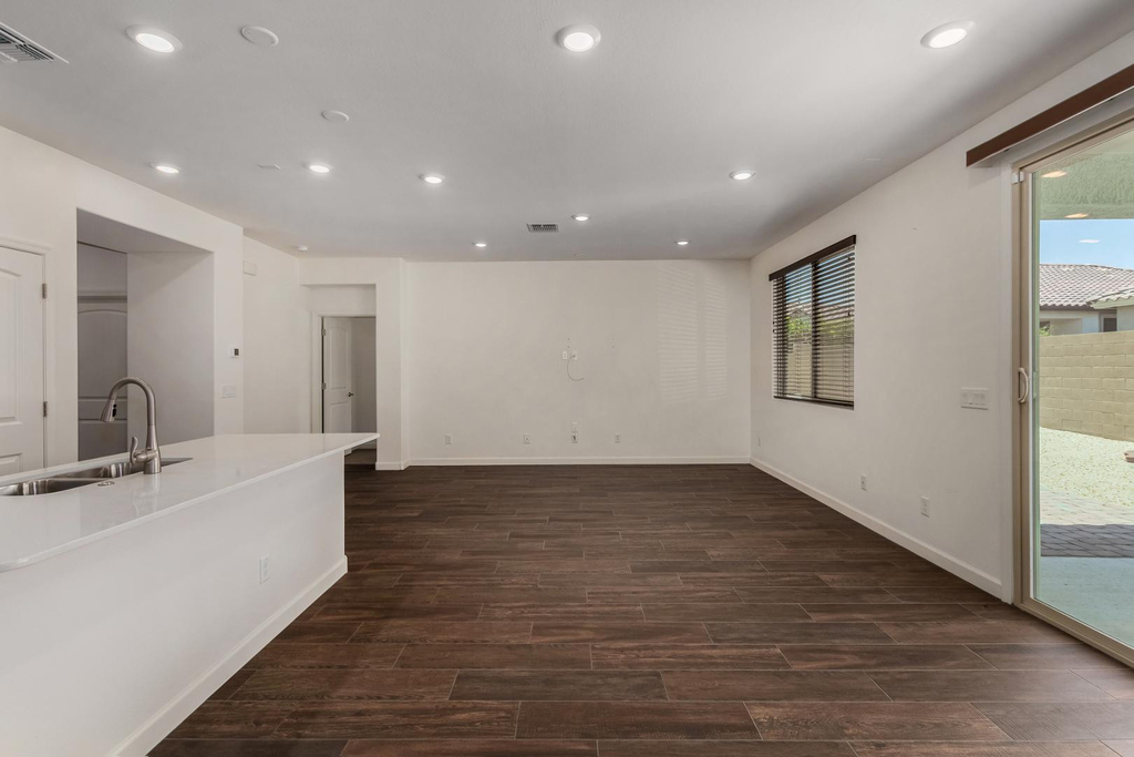 20396 W Brittlewood Avenue - Photo 7