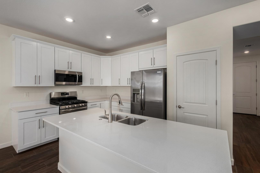 20396 W Brittlewood Avenue - Photo 11