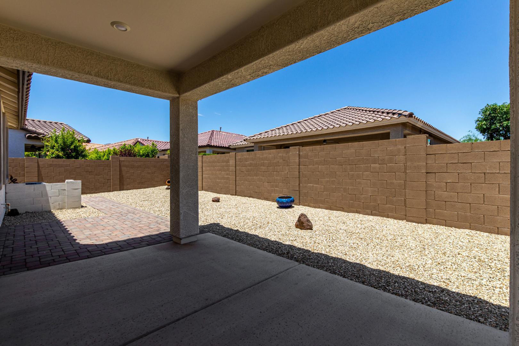 20396 W Brittlewood Avenue - Photo 23