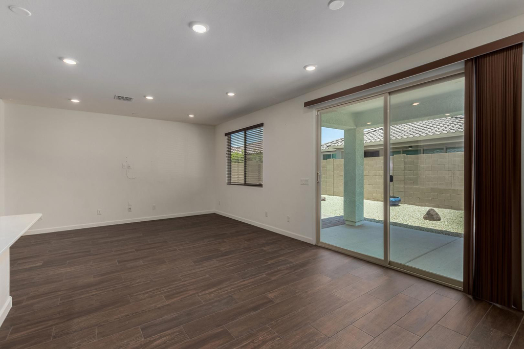 20396 W Brittlewood Avenue - Photo 4
